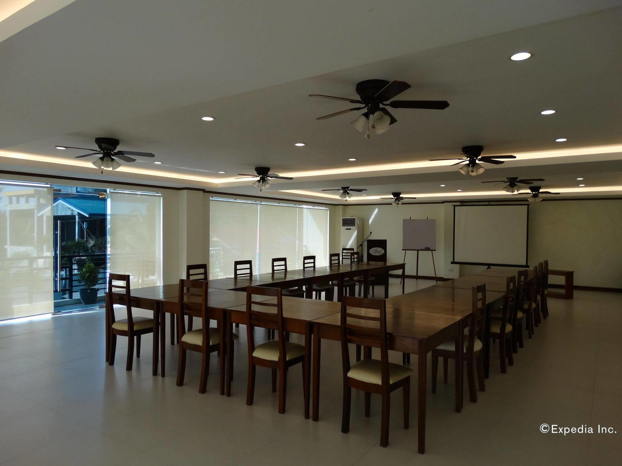 Ipil Suites Puerto Princesa Exterior foto